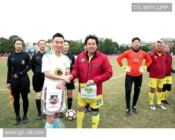 香港明星足球队:团结拼搏展现足球精神与城市风采 香港明星足球队:团结拼搏展现足球精神与城市风采